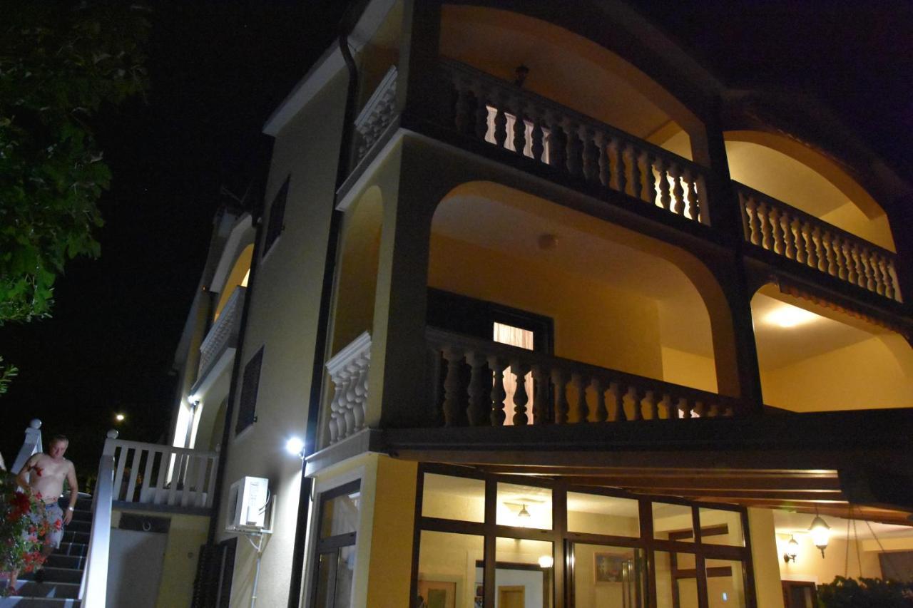 Apartments Villa Macola Traù Esterno foto