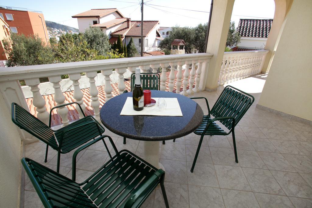 Apartments Villa Macola Traù Esterno foto